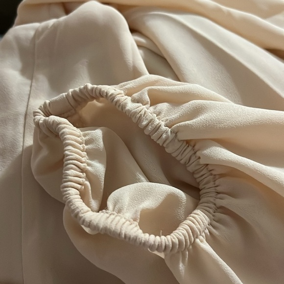 Lulus Cream V-Neck Blouse Top Size Medium - Picture 6 of 7